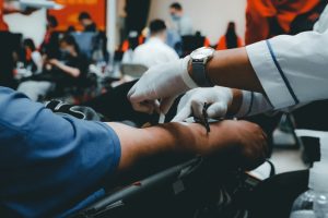 Правець: перші симптоми, м'язові спазми та роль вакцинації після травми